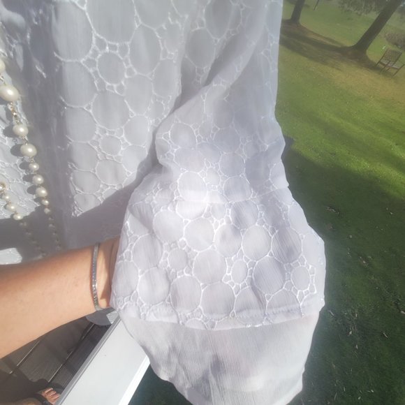 HP! $3/$33 Maurices white top, lightweight lacey print, size L, EUC - Picture 6 of 10